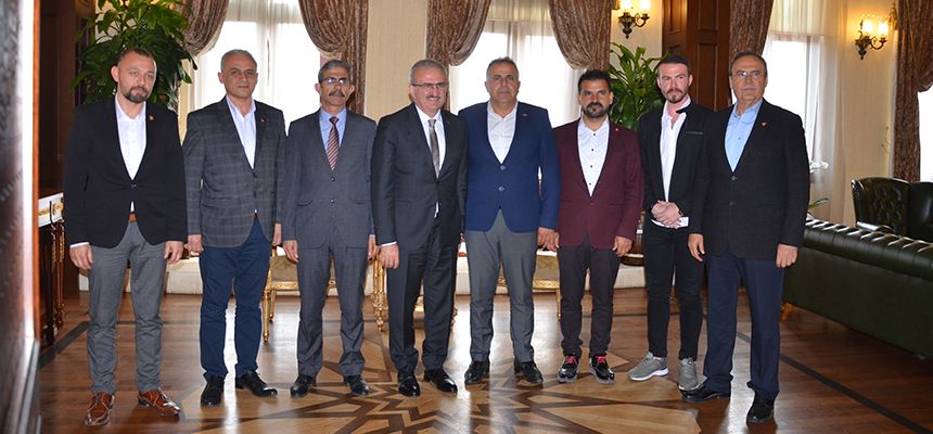 Konyalılar, Antalya Valisi Münir Karaloğlu’nu ziyaret etti…